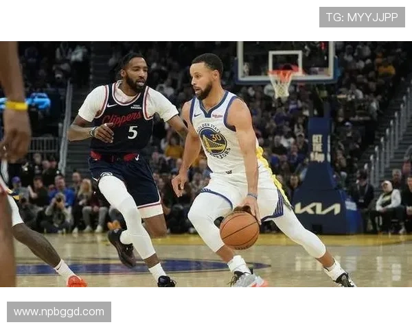 勇士与雄鹿首发阵容对决库里巴特勒携手冲击胜利